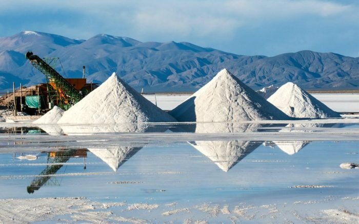 Latifundio global del litio: China detiene revisión del acuerdo Codelco-SQM