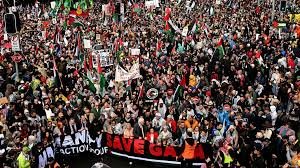 Cerca de 100.000 personas cruzan el icónico puente de Sídney en protesta pro‑palestina con la presencia de Julian Assange
