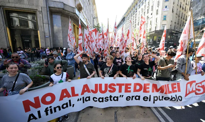 Argentina comienza a despertar y se levanta contra la “motosierra” de Milei: ciencia, salud y derechos en pie de guerra