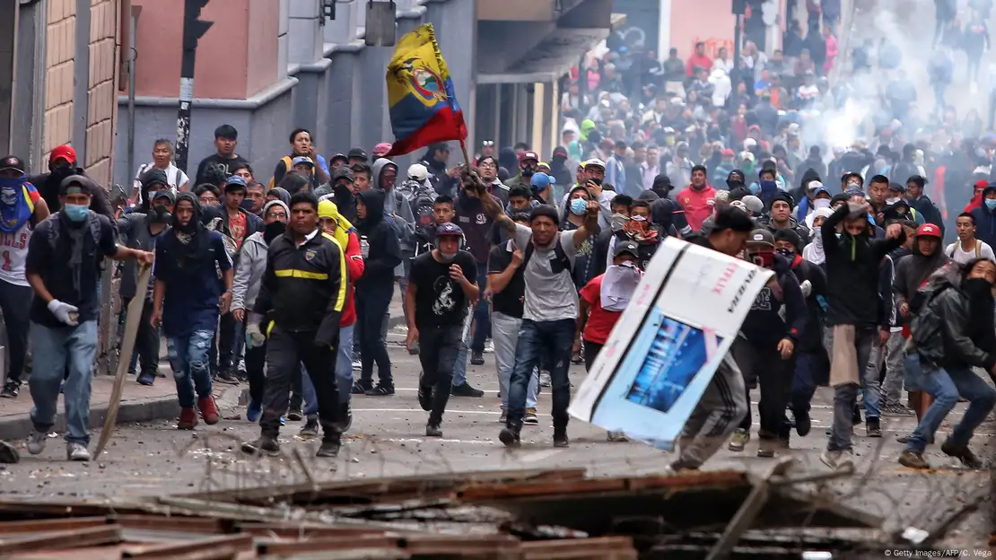 Ecuador: un muerto y 12 militares heridos en paro contra el alza del diésel — cuando el ajuste se impone con uniforme
