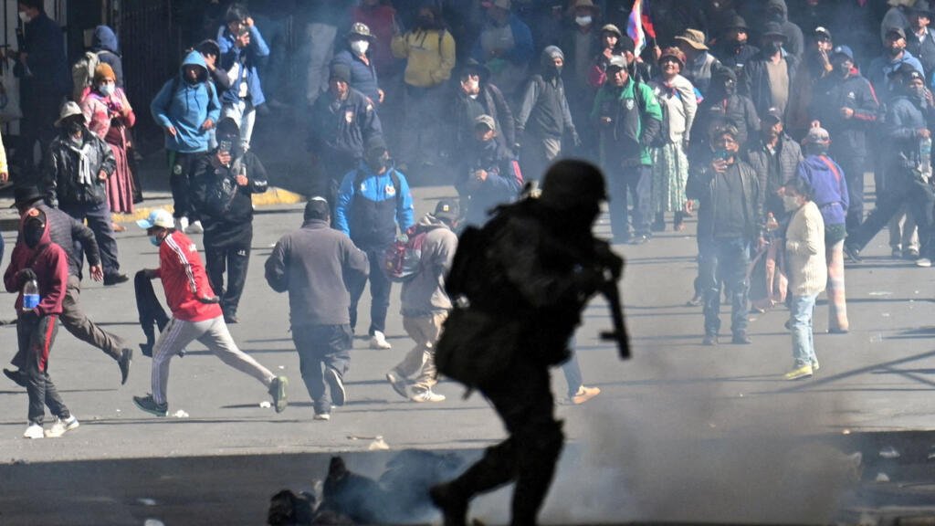 2026-05-26T022211Z-1175494495-RC2EGLAP1T3U-RTRMADP-3-BOLIVIA-PROTEST