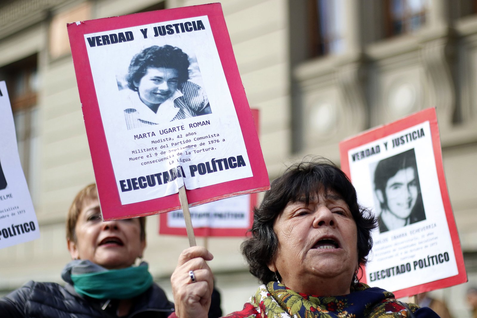 Organizaciones de DDHH protestan en Tribunales de Justicia