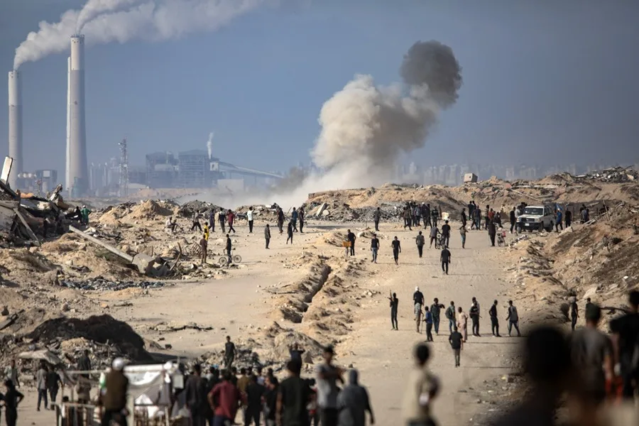 Israel ordena evacuar y bombardea las zonas de refugio en una coreografía de terror que mantiene a Gaza como el mayor campo de concentración del siglo XXI