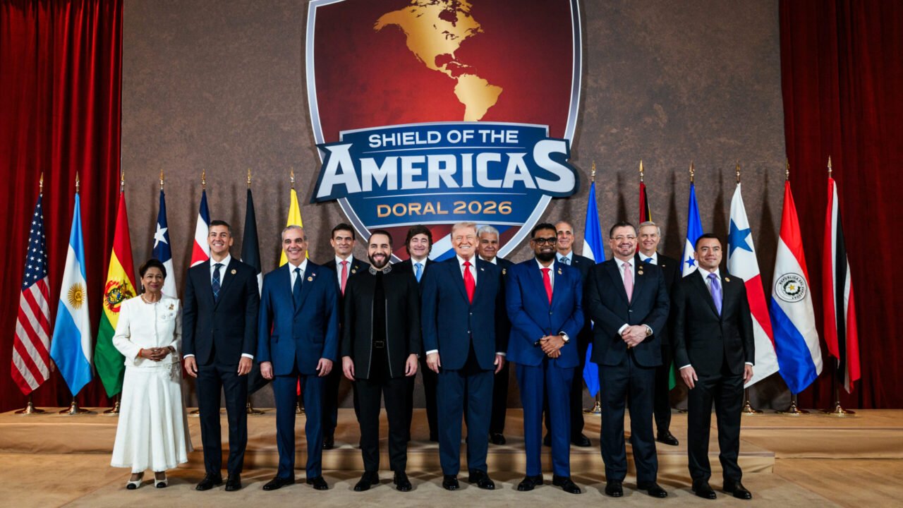 El regreso del “patio trasero”: la nueva arquitectura de seguridad de Trump subordina a América Latina al imperio