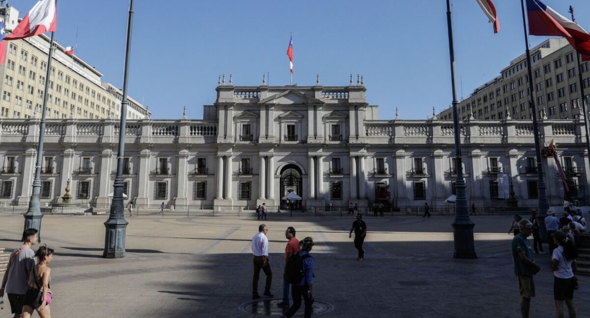 14-192927_j9rh_La-Moneda-1200x648