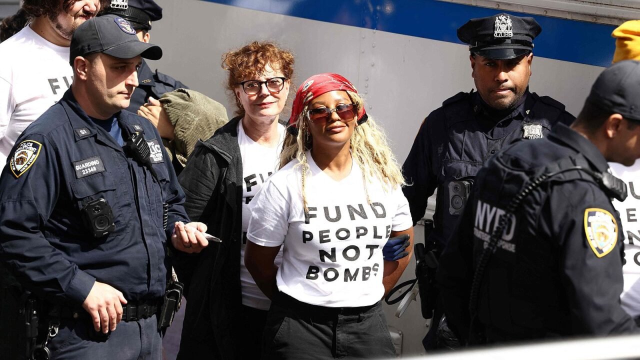 La criminalización del disenso en el corazón del imperio: la detención de Sarandon y Einbinder expone los límites de la democracia burguesa